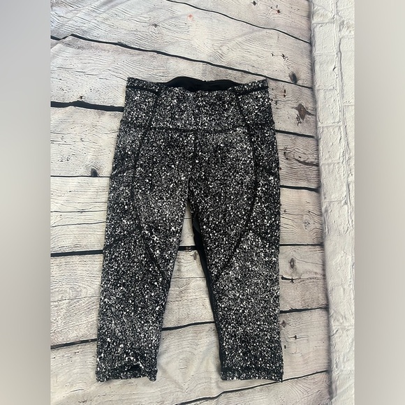 Lululemon Pace Rival Crop Marathon Leggings Mesh Black & White Speckle size 6 - Picture 3 of 12